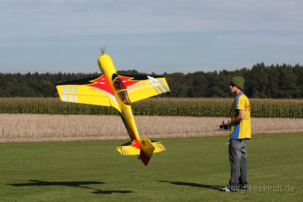 Bild (325).JPG - Maschine und Pilot auf einem Bild. Sehr fotogener Flugstil - super!